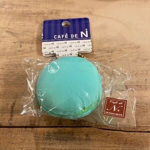 NIC Cafe De N macaron squishy keychain